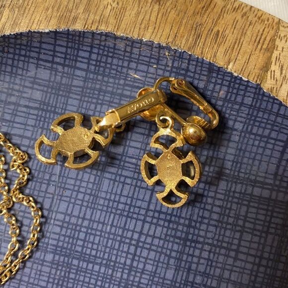 Avon Set of Bracelet, Earrings & Necklace Pendant - Picture 7 of 7